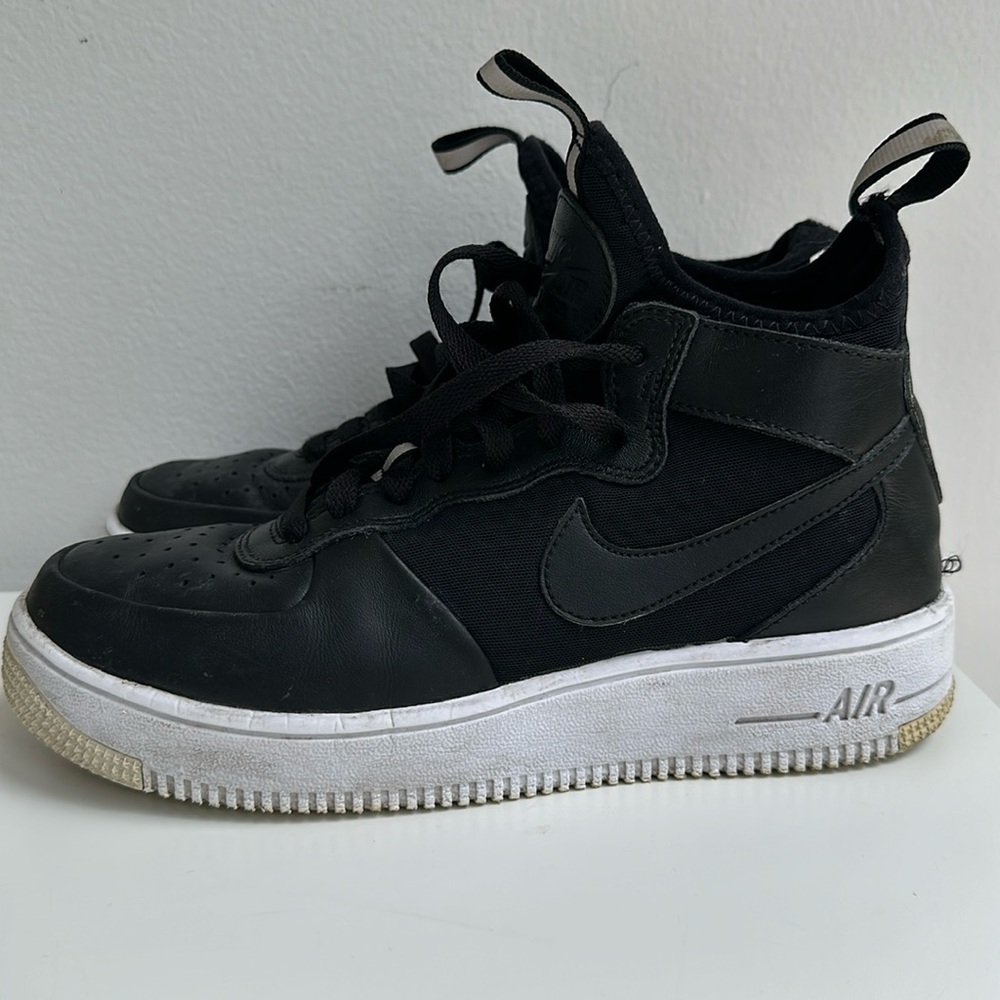 Nike - Black Air High Top